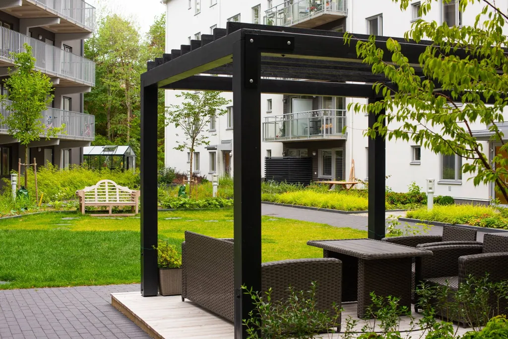 Garden - Apartment with West-Facing Balcony in Sundbyberg