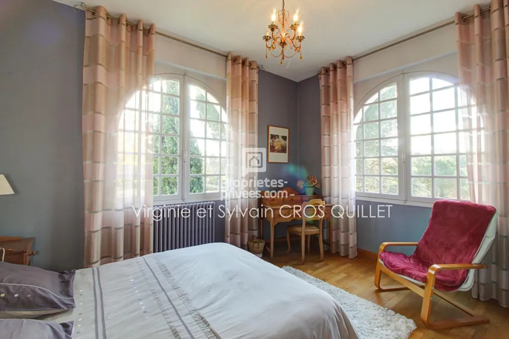 Chambres - Villa Classique avec 7 Chambres à Bourg Saint Bernard