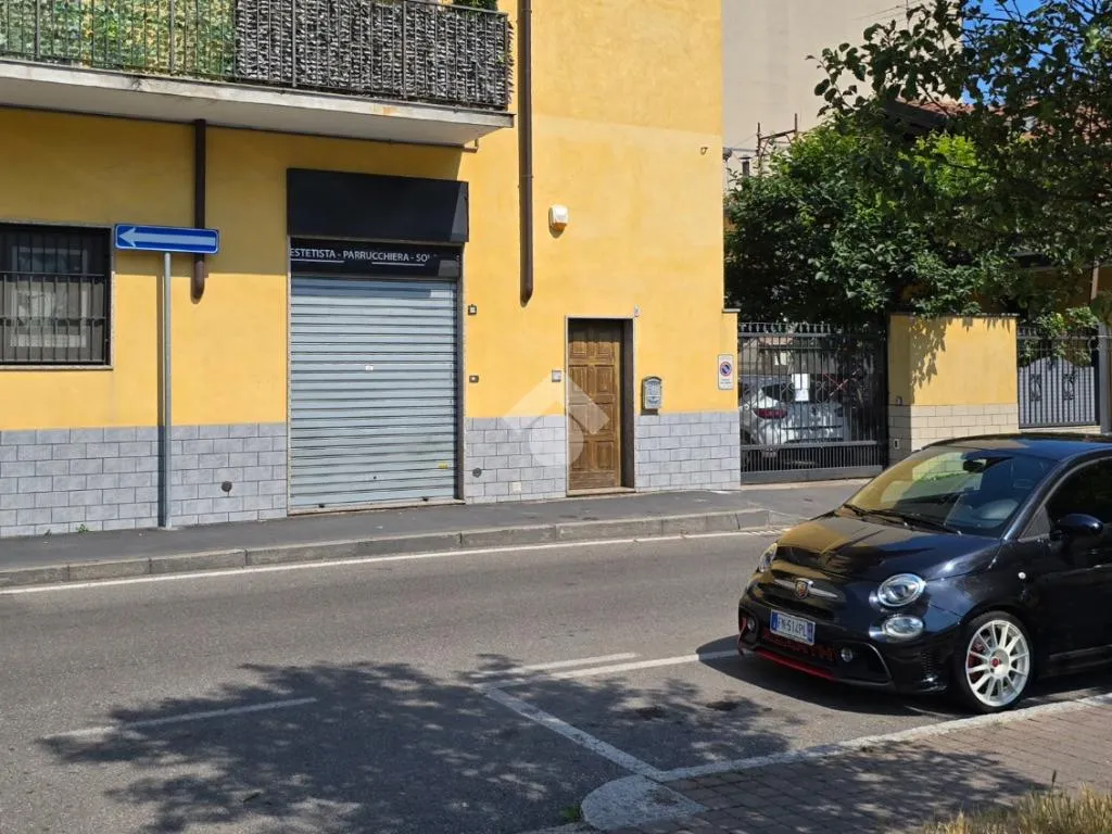Välivaade - Commercial Unit with High Footfall in Cinisello Balsamo