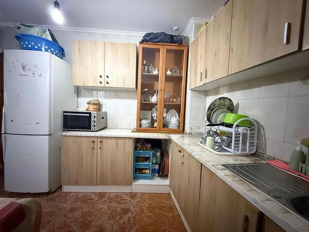 Cuisine - 2-Bedroom Apartment with Potential in Luchana