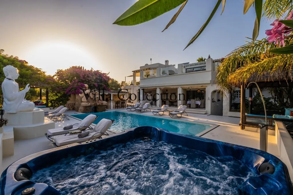 Piscine - Luxury Villa with Sea View in Cap Martinet