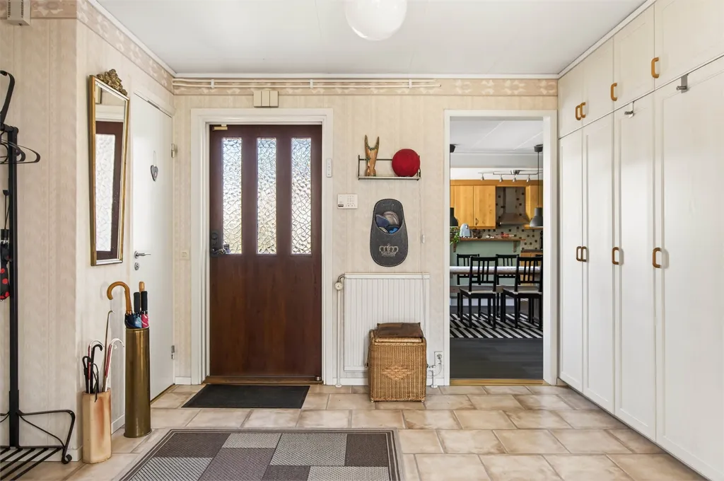 Esik - Ensuite Villa with Garden in Jönåker