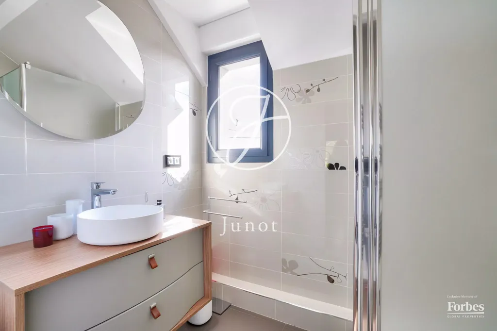 Salles de bain - Maison Contemporaine avec Terrasse à Chatou
