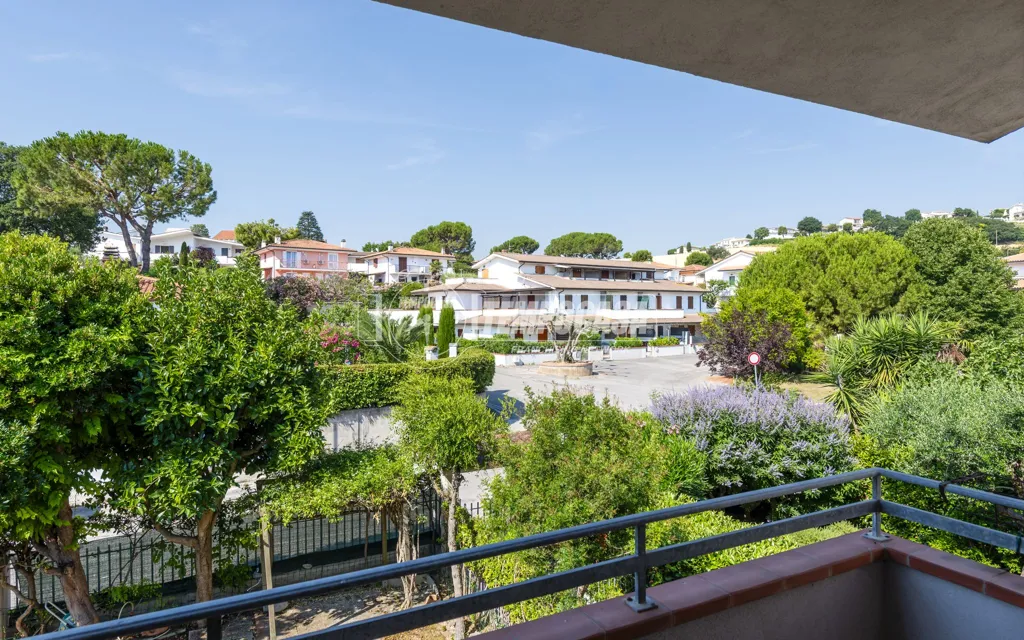 Balcon - Bright Trilocale with Terrace in Numana
