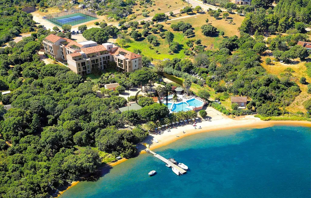 High-End T2 with Beach Access in Pianottoli-Caldarello