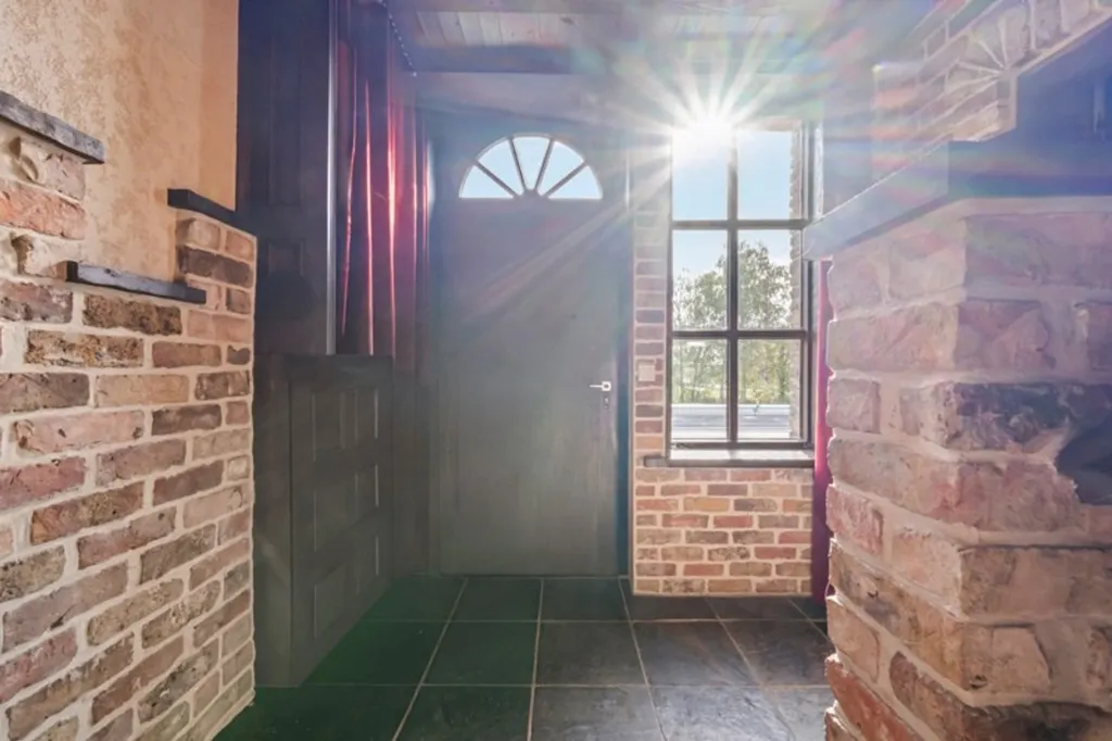Entrée - Maison à rénover avec vue sur l'eau à Oudenburg