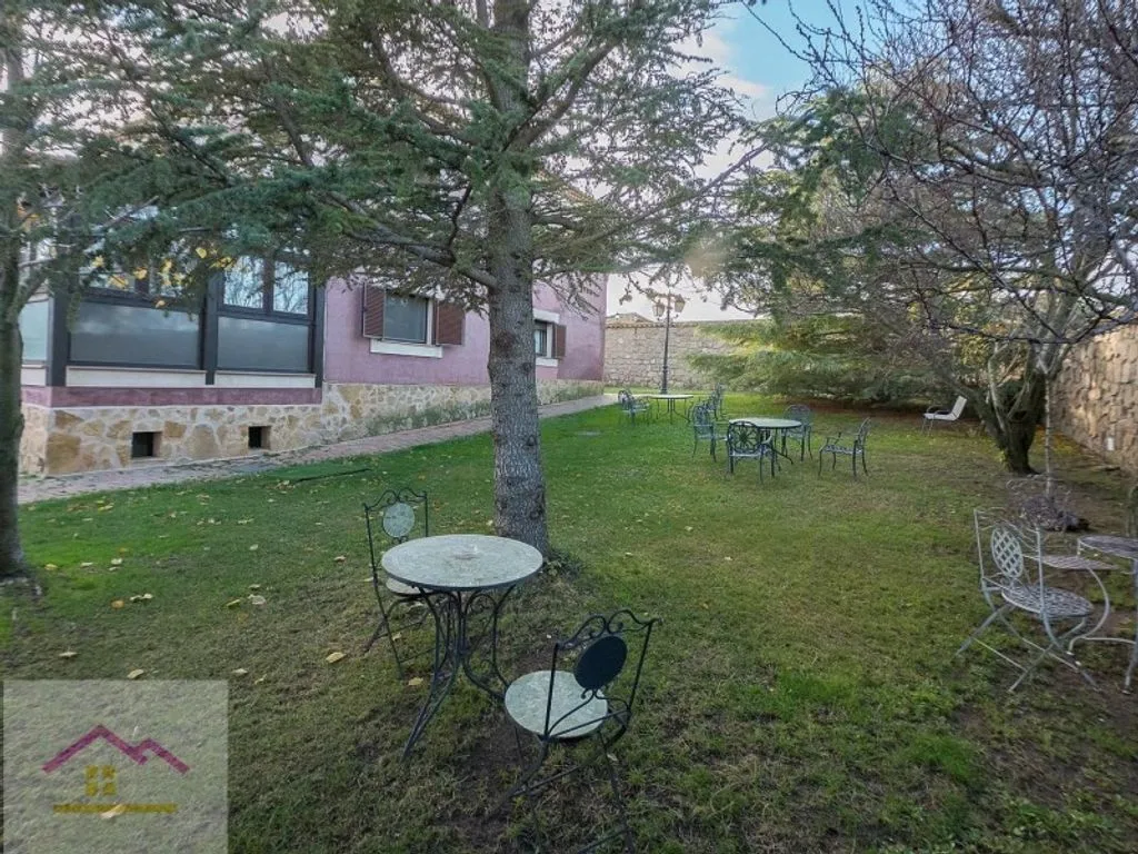 Jardin - Luxury Hotel with Lake View in Villar de Olalla