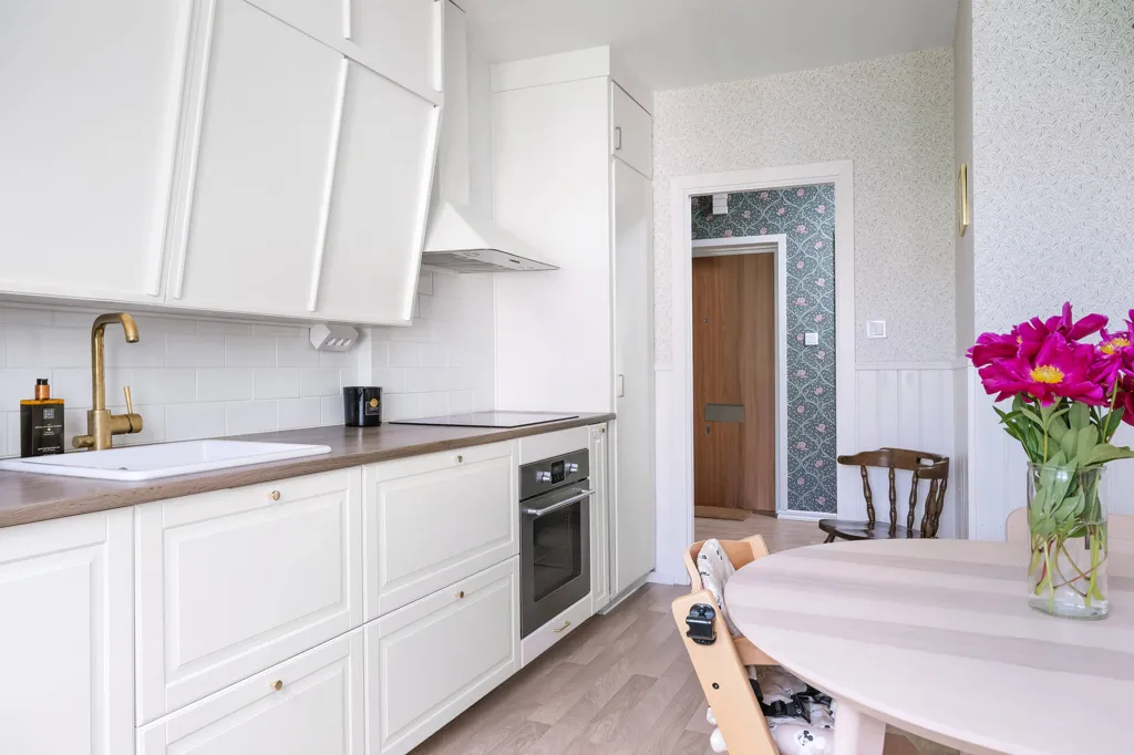 Cuisine - Charming Apartment with South-West Balcony in Norrköping