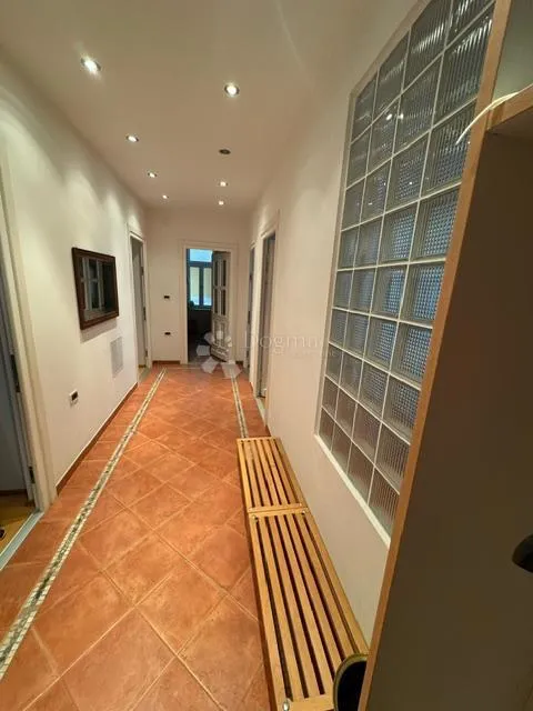 Ingresso - Spacious Apartment with Balconies in Rijeka