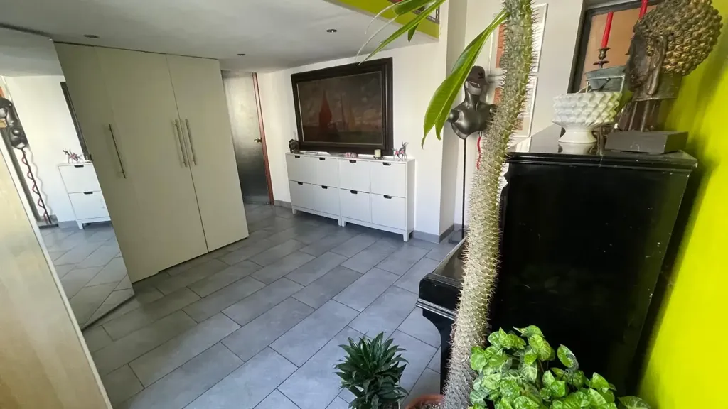 hallway_entrance