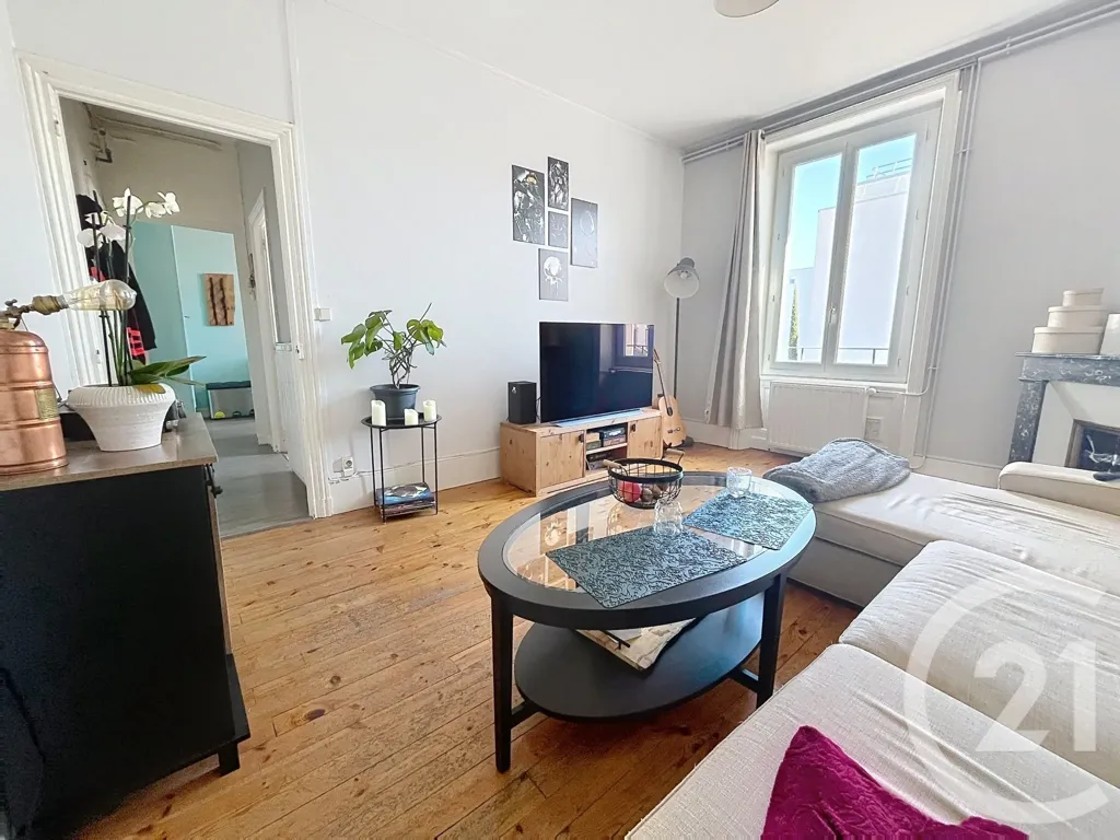 Séjour - Appartement F2 Bis avec Bureau à Clermont-Ferrand