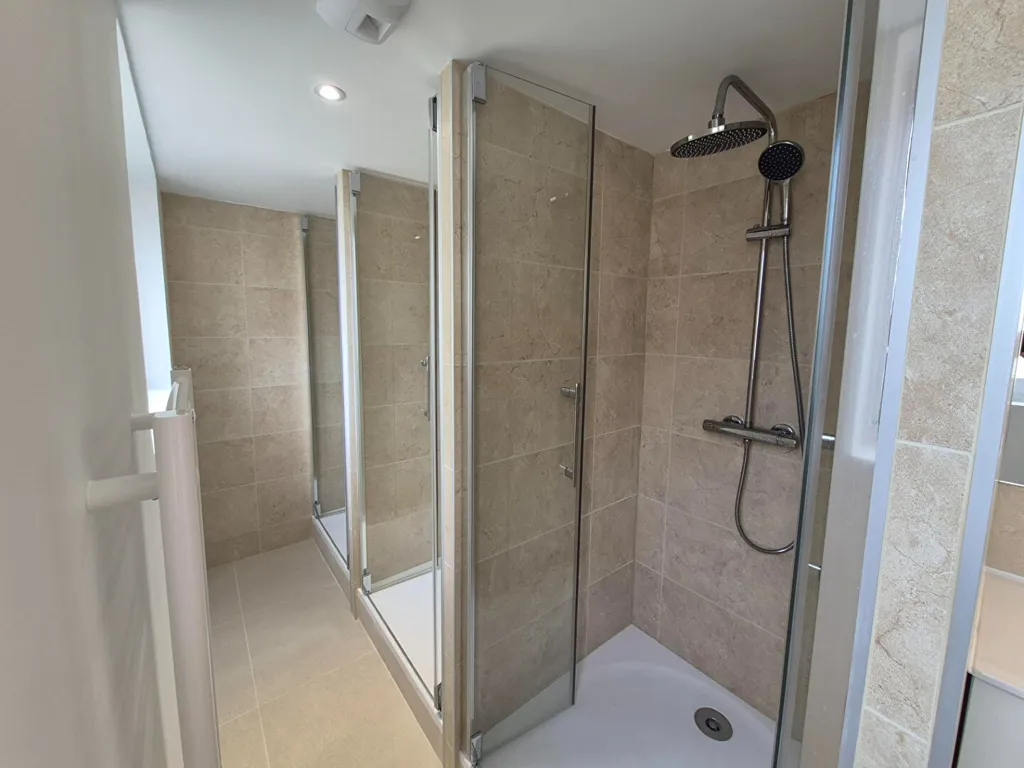 Vannitoad - Modern House with Garden in Town Centre