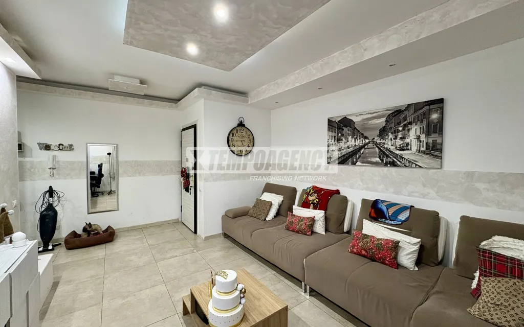Séjour - Rearranged Apartment with Balcony in Pieve Emanuele
