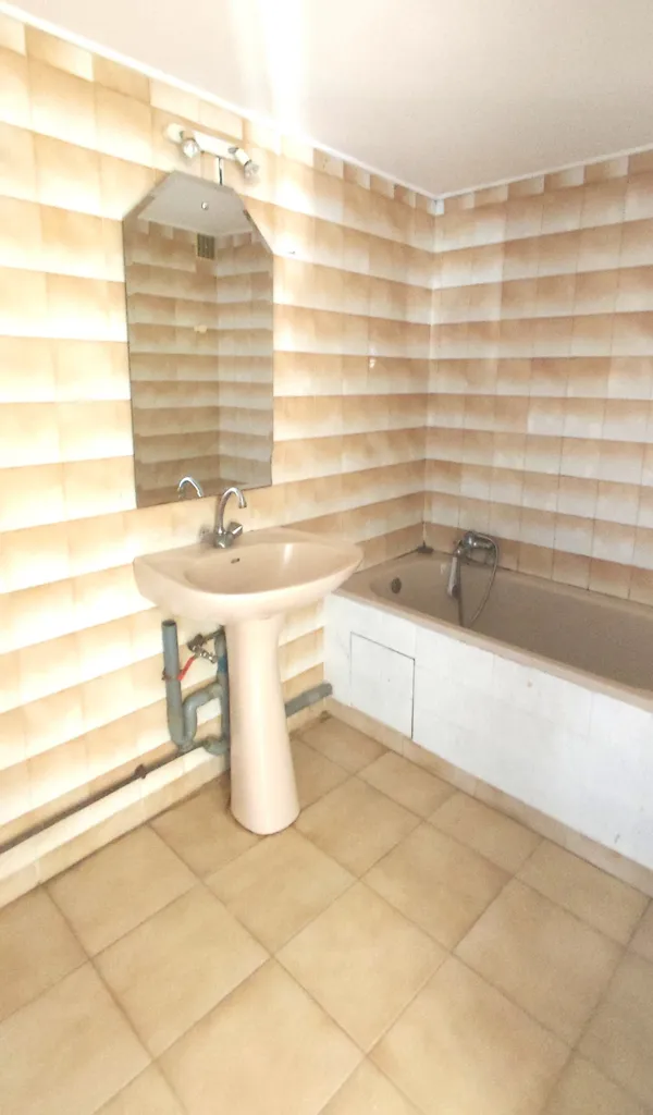 Bagni - Apartment with Parking in Marguerittes