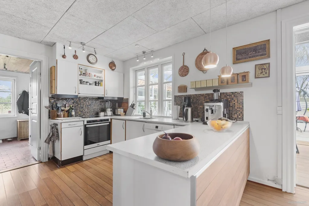 Cuisine - 1920s Villa with Garden in Vejen