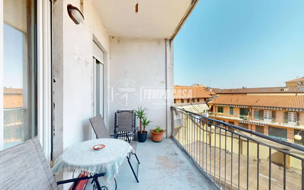 Balcony - Modernised Apartment with Balcony in Settimo Torinese