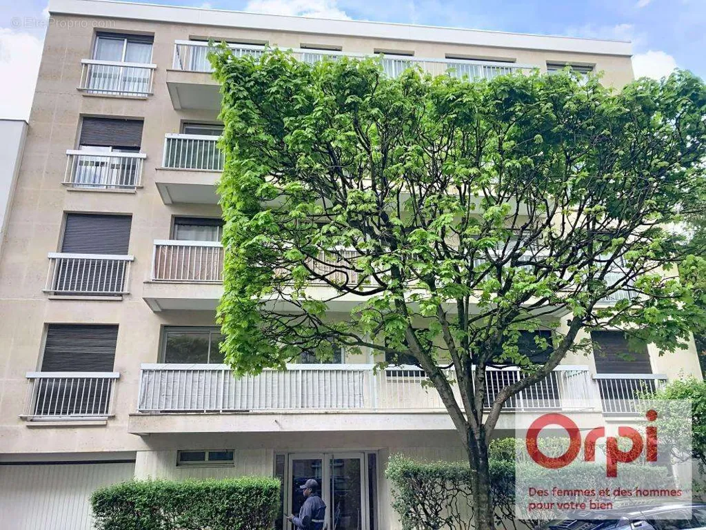 Välivaade - 2-Bed Apartment with Balcony in Issy-les-Moulineaux