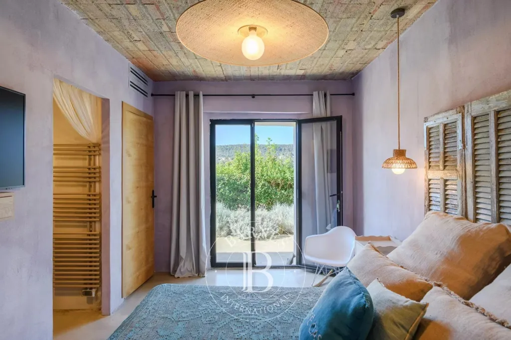 Magamistoad - Renovated Property with Pool and Vineyard Views in Cassis