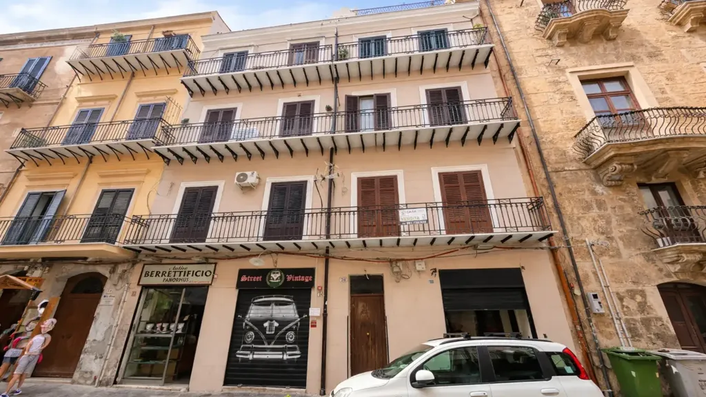 Exterior - Rustic Apartment with Balcony in Palermo