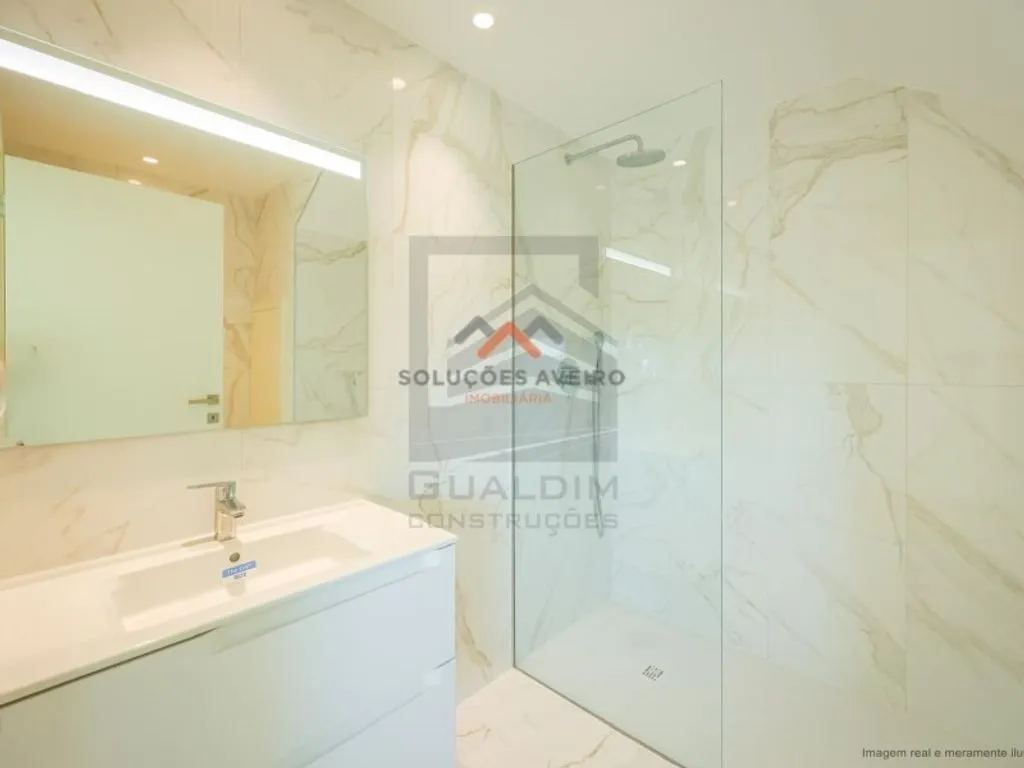 Vannitoad - Luxury Flat with Terrace in Aveiro