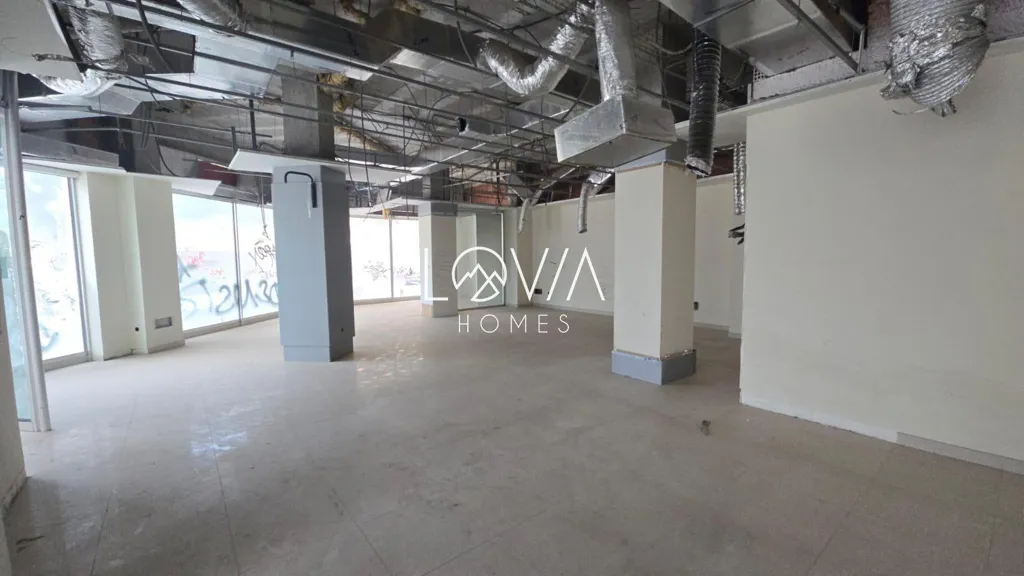 Rooms - Commercial Space with Street Frontage in Valencia
