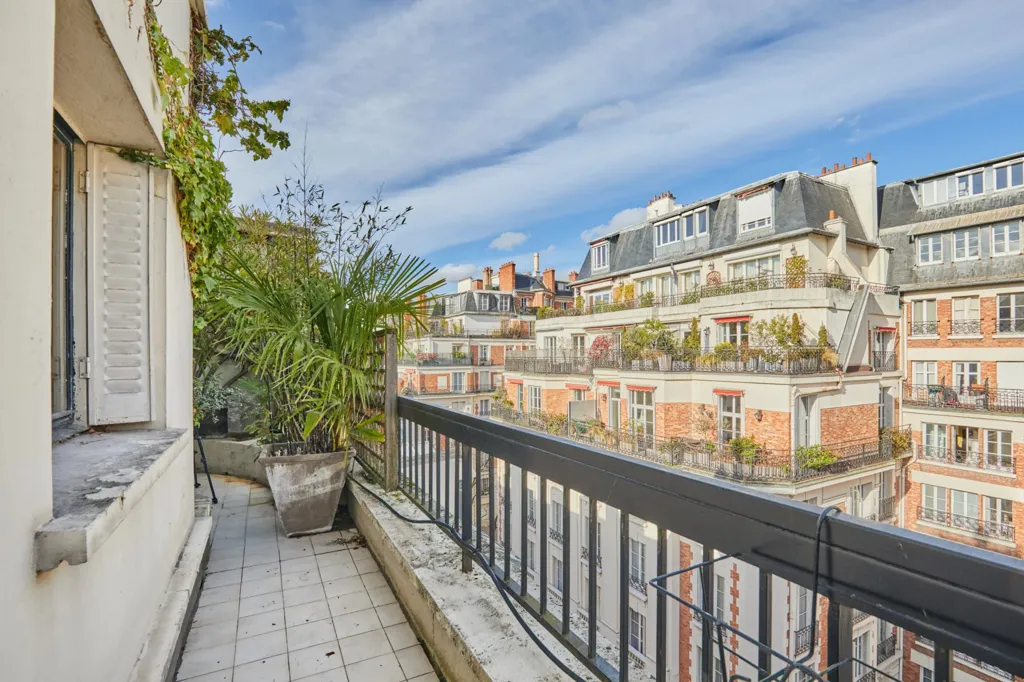 Rõdu - Pied-à-Terre with Terraces in Paris 16th