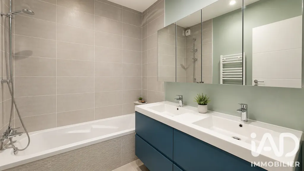 Vannitoad - Duplex with Rooftop in Lormont