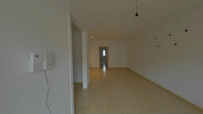 Esik - Apartment with Garden Access in Mataró