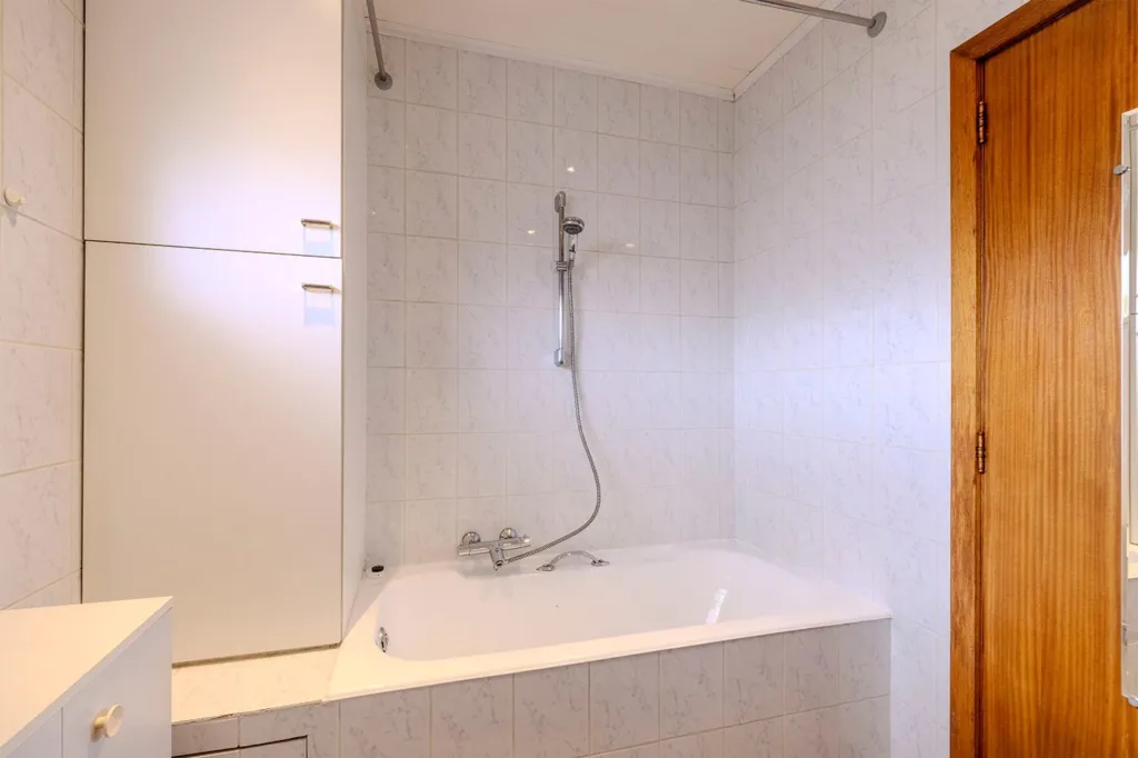 Salles de bain - Maison à Renover avec Jardin et Terrasse à Putte