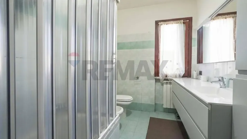 Salles de bain - Apartment with Balcony in Terno D'Isola