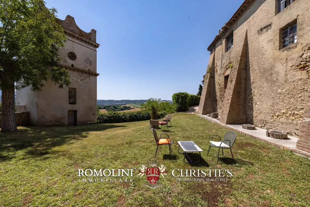 Aed - Historic Estate with Castle in Umbria