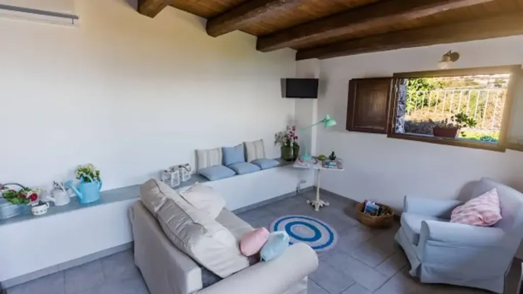 Living Room - Rustic Cottage with Sea View in Acireale