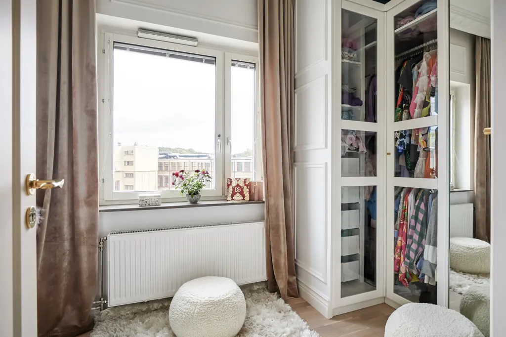 Rooms - Renovated Apartment with Balcony in Borås