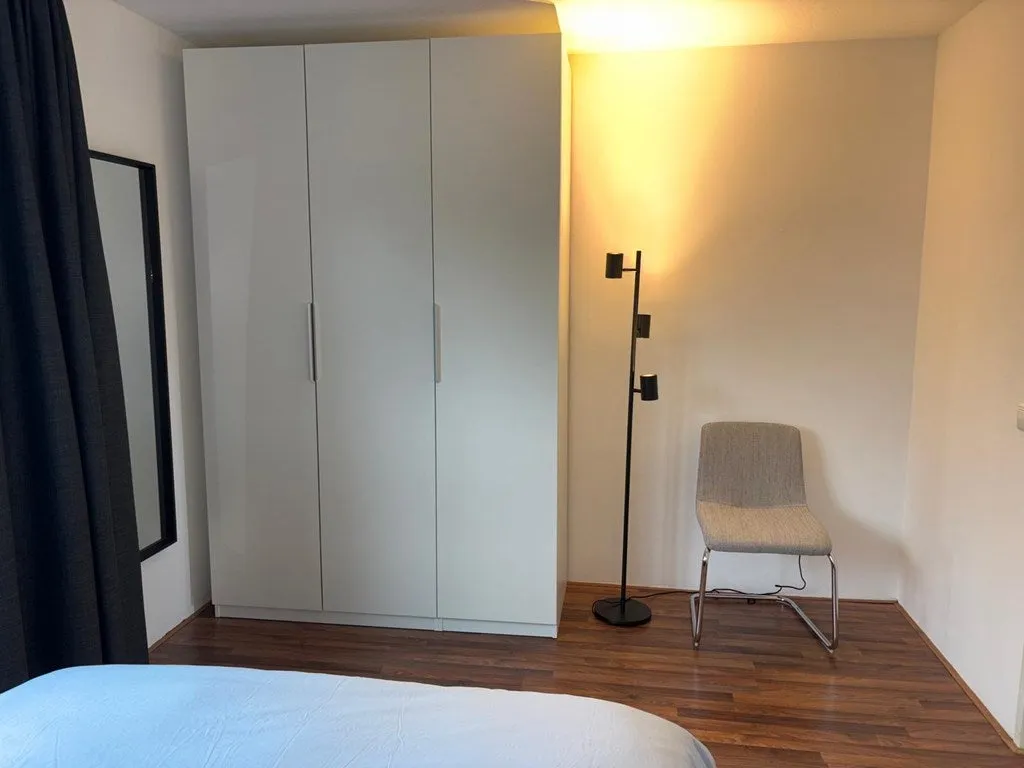 Magamistoad - Renovated Townhouse with Backyard in Osdorp