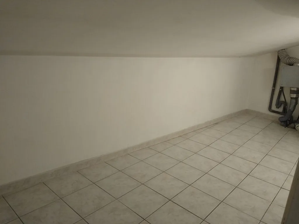 Garage - Appartement Duplex en Centre-Ville de Rousset