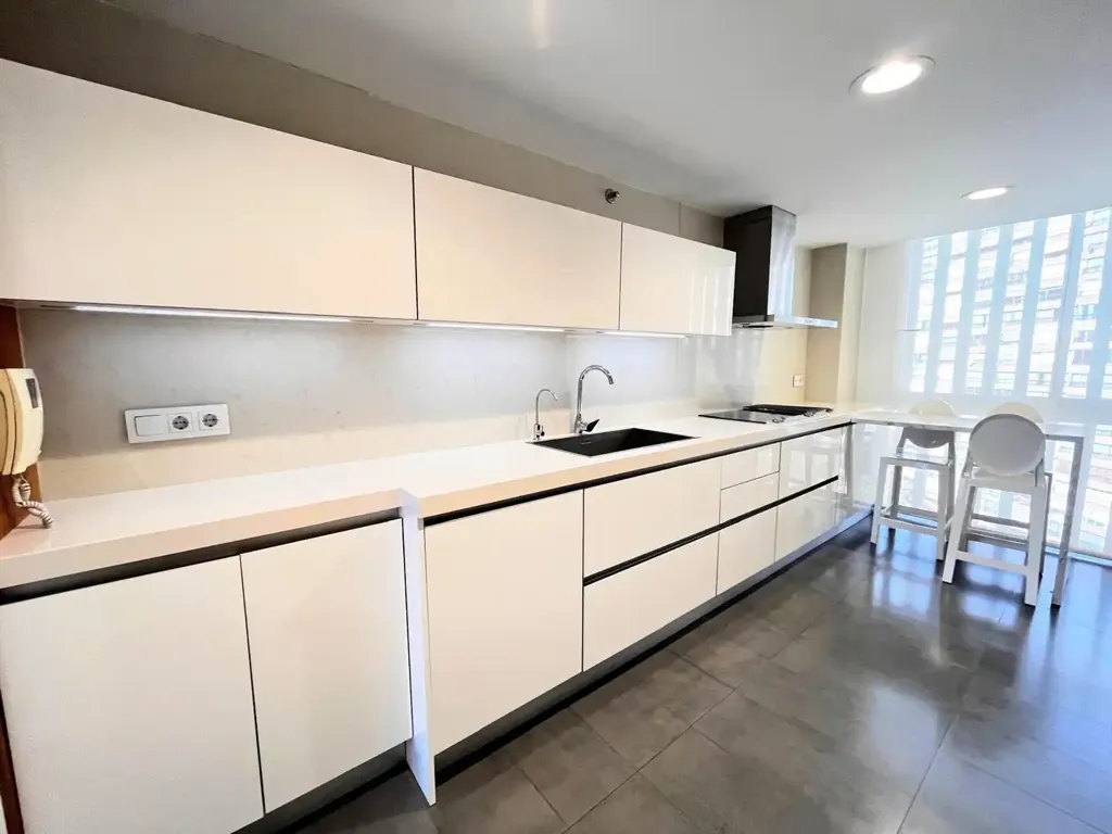 Kitchen - Apartment with Pool in Benidorm