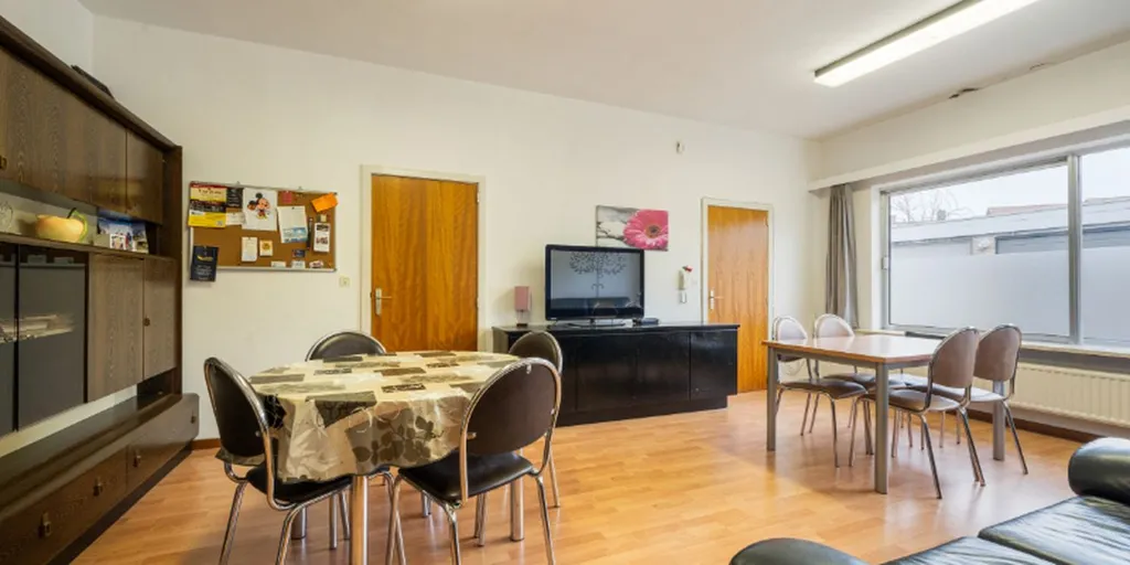 Salle à manger - Appartement avec Espace Commercial à Roeselare