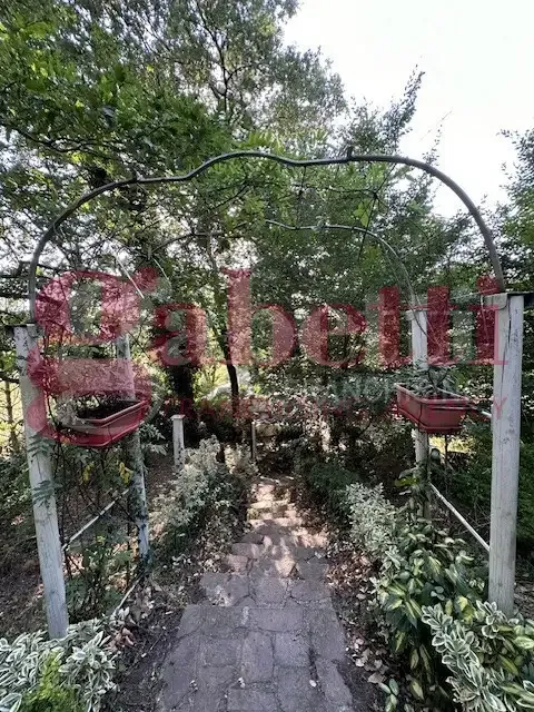 Aed - Rustic House with Garden in Collesalvetti