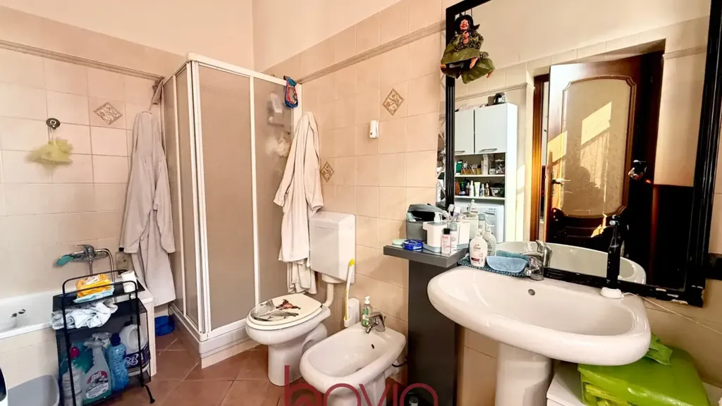 Bathrooms - Quadrilocale with Private Courtyard in Regio Parco, Turin