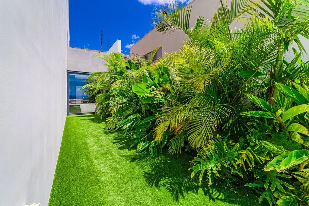 Jardin - Contemporary Villa with Sea Views in Santa Cruz