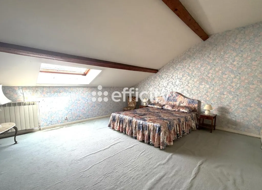 Chambres - Maison avec Piscine à Jassans-Riottier