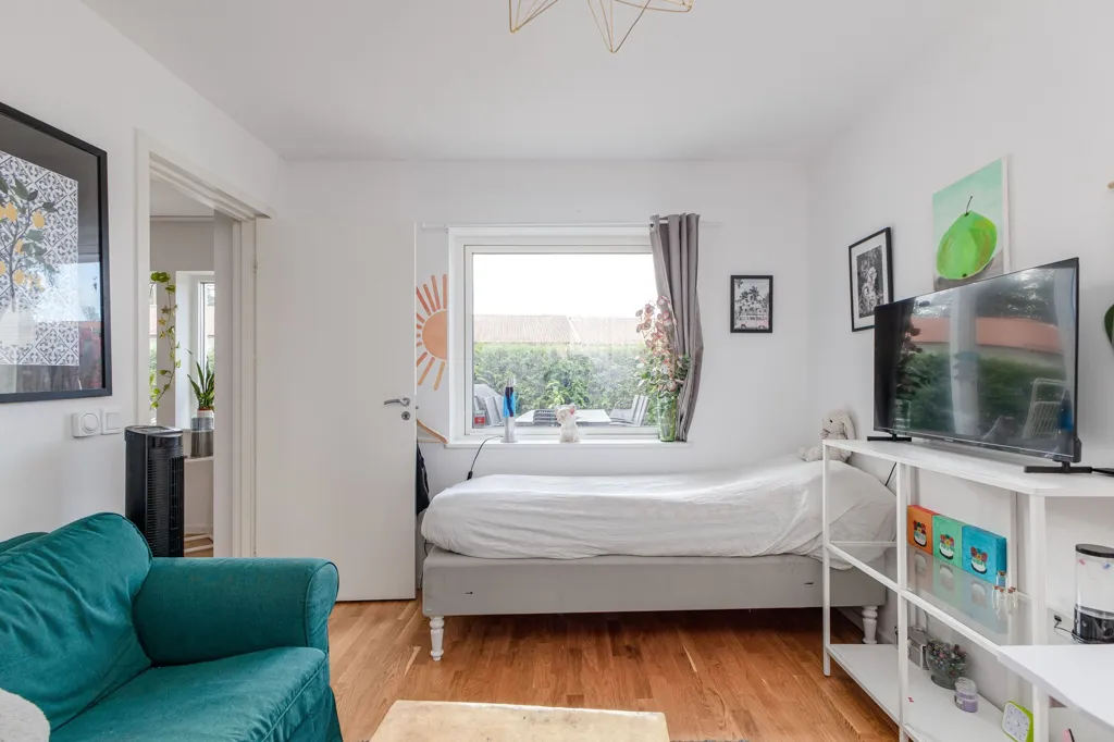 Chambres - Spacious 4-Bedroom with Sunny Terrace in Bredsand