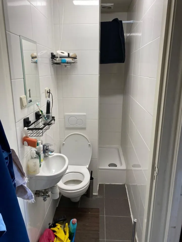 Bathrooms - Furnished Studio in Molenstraat, Tilburg