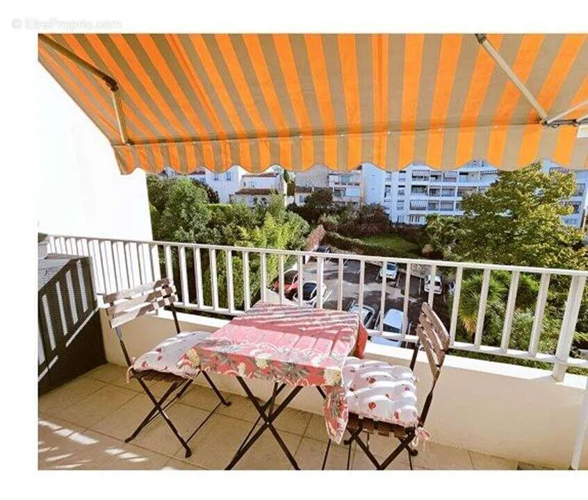 Balcon - Appartement Traversant avec Terrasse à Le Cannet