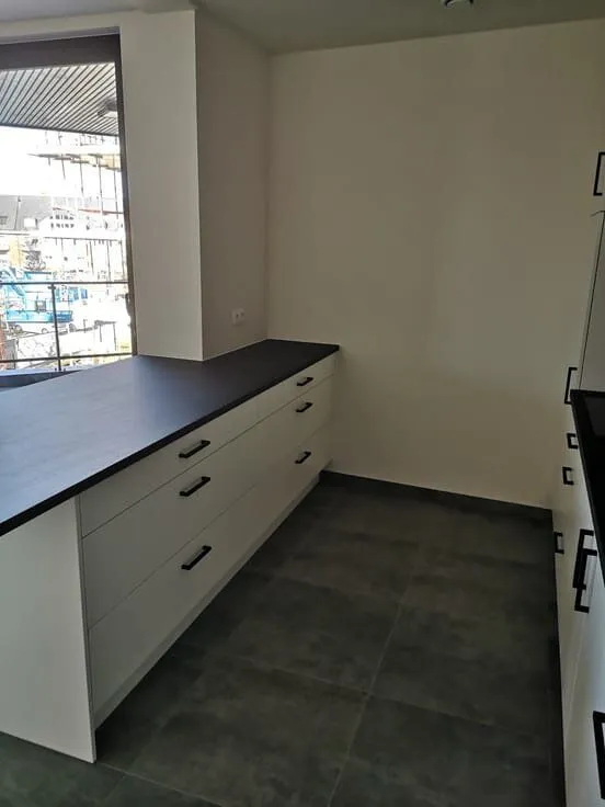 Cuisine - Appartement Moderne avec Vue sur la Place à Beringen