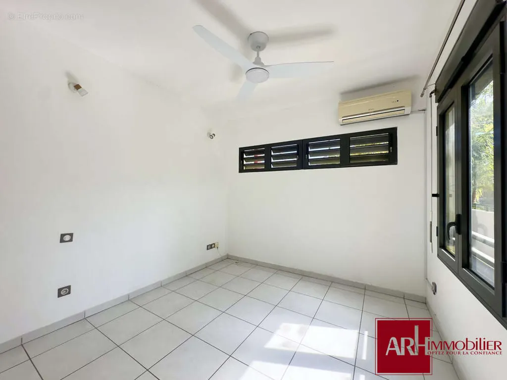 Pièces - Appartement Traversant avec Terrasse à Saint-Paul