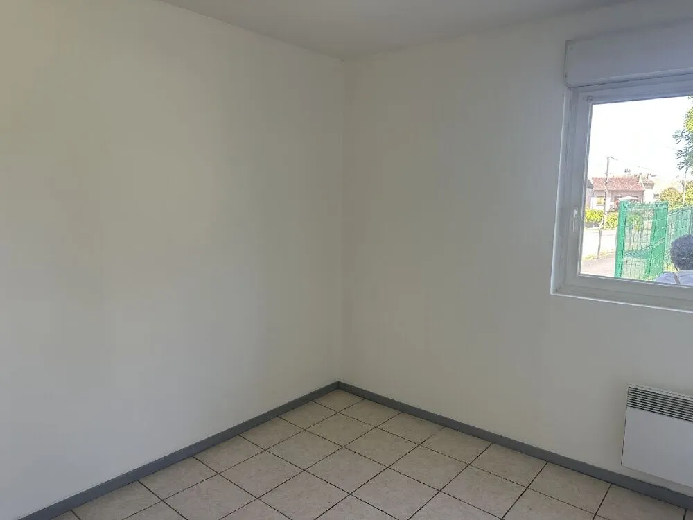 Rooms - Duplex Apartment with Parking in Gaillac