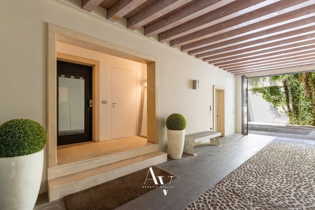 Entrée - Luxury Design Apartment in Padua's Historic Centre
