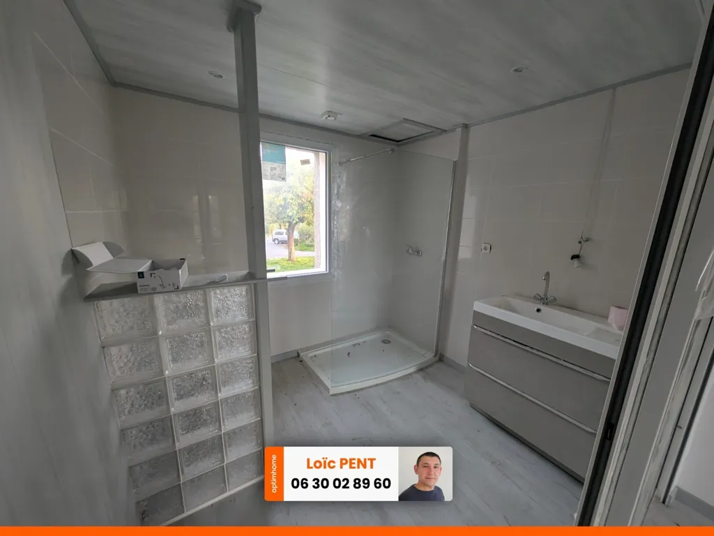 Bathrooms - Charming House with Garden in Châtel-Montagne