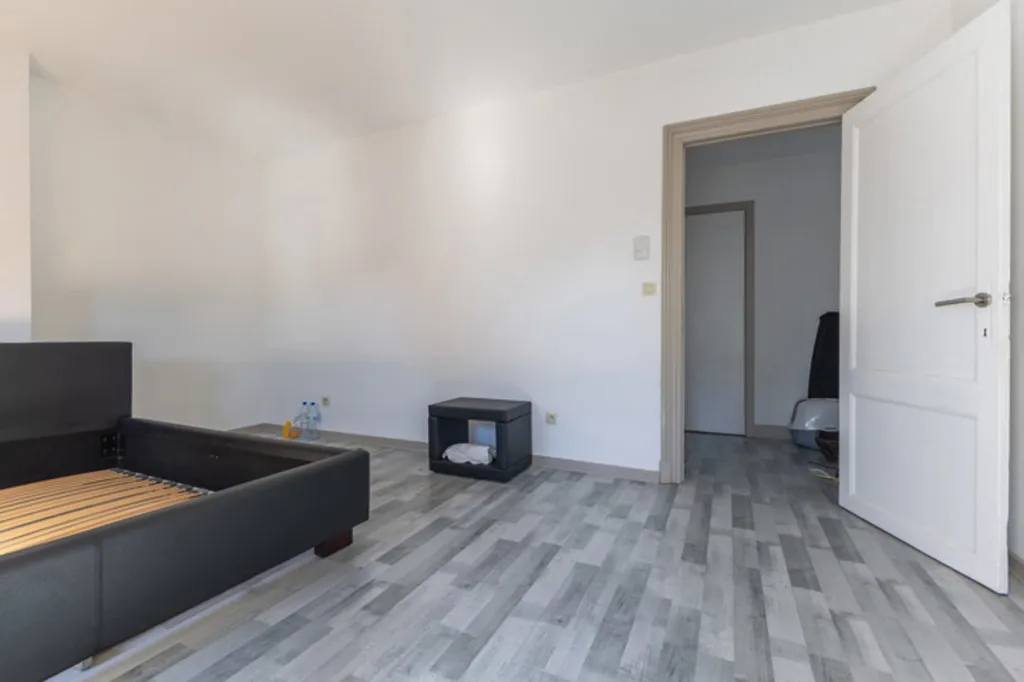 Magamistoad - Five-Bedroom House with Terrace in Central Location